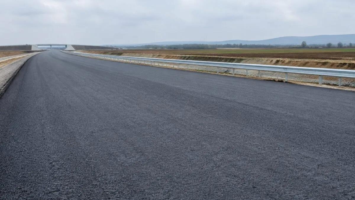 Un tronson al A3 ar putea fi gata înainte de termen, odată cu începerea asfaltării de suprafață 1 Un tronson al A3 ar putea fi gata înainte de termen, odată cu începerea asfaltării de suprafață
