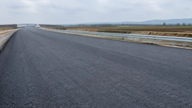 Un tronson al A3 ar putea fi gata înainte de termen, odată cu începerea asfaltării de suprafață 19 Un tronson al A3 ar putea fi gata înainte de termen, odată cu începerea asfaltării de suprafață