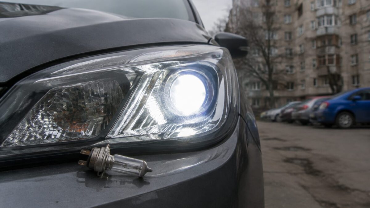 Cum se montează legal becuri LED în locul celor cu filament și ce trebuie verificat la mașină 1 Cum se montează legal becuri LED în locul celor cu filament și ce trebuie verificat la mașină
