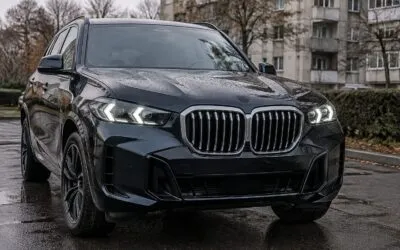 BMW iX5 primește o grilă mai îngustă și faruri Double-X față de vechiul X5