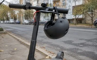 Senatul aprobă proiectul care cere cască la orice vârstă pe trotinete și biciclete electrice