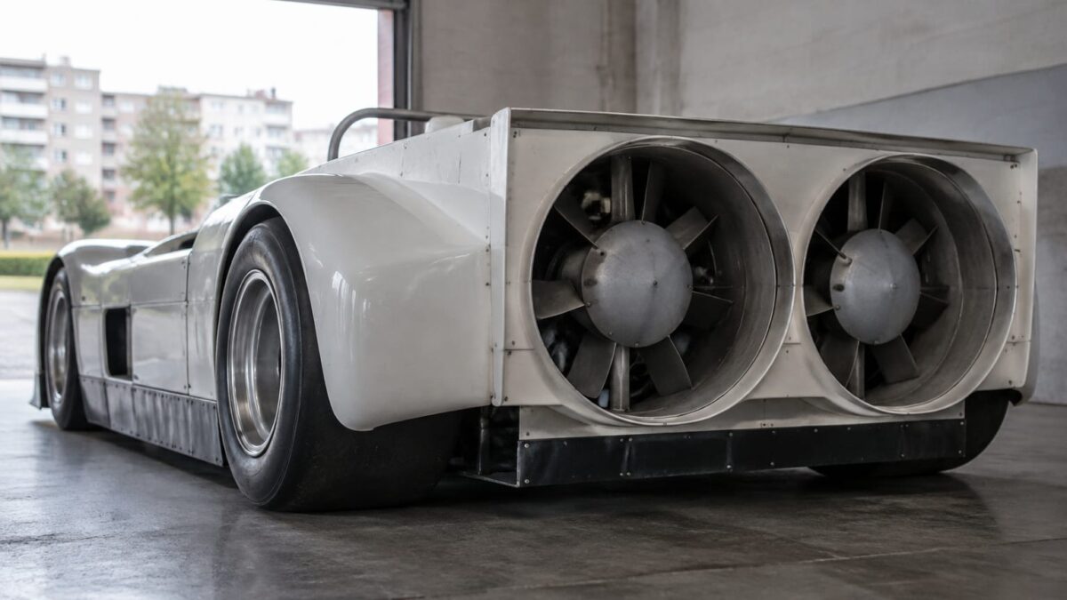 Chaparral 2J folosea două ventilatoare pentru aderență încă din 1970, cu opt ani înainte de Brabham 1 Chaparral 2J folosea două ventilatoare pentru aderență încă din 1970, cu opt ani înainte de Brabham