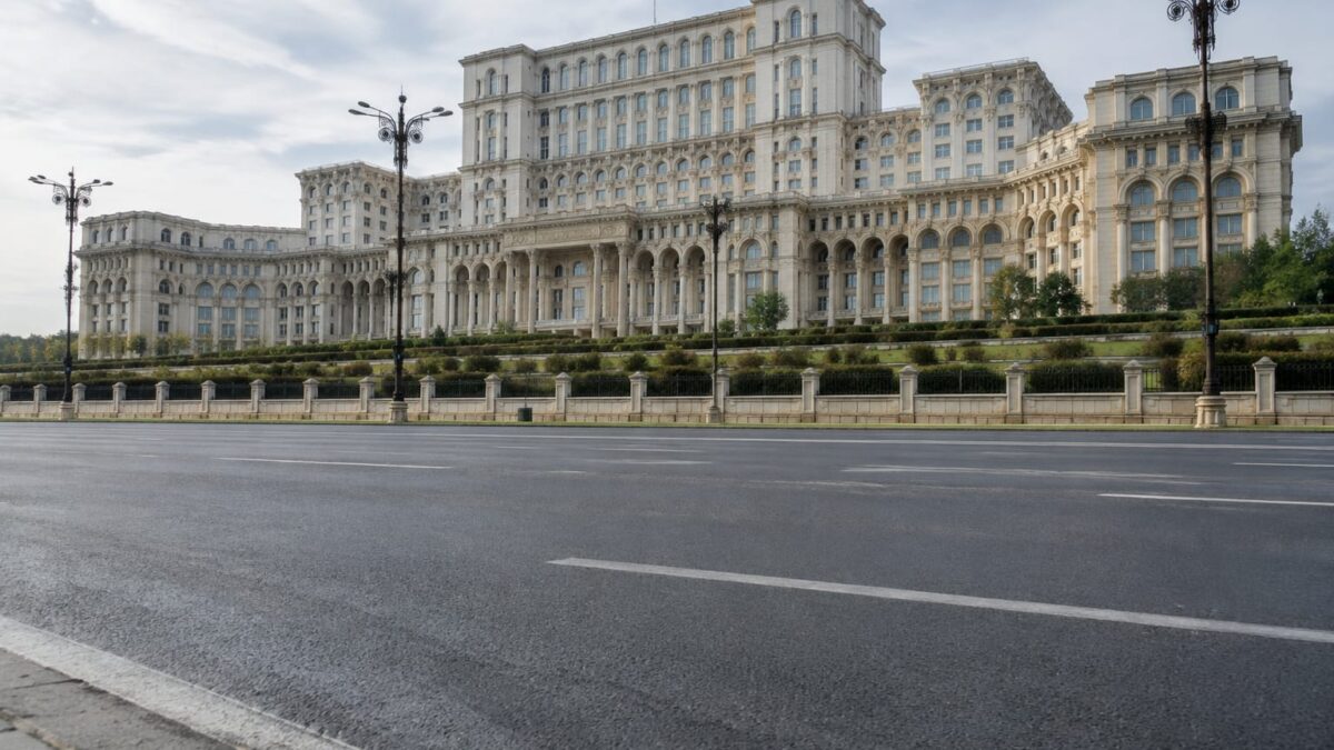 Driftul din Piața Constituției aduce o amendă de 15.000 de lei pentru organizator, din cauza poluării