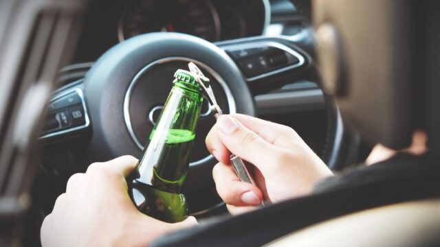 Cele 3 ore estimate pentru un pahar mare de vin nu garantează un alcooltest negativ înainte de condus 14 Cele 3 ore estimate pentru un pahar mare de vin nu garantează un alcooltest negativ înainte de condus