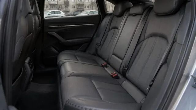 Ferrari Luce pornește de la 560.800 de dolari, cu 80.000 de dolari sub estimarea inițială 14 Ferrari Luce pornește de la 560.800 de dolari, cu 80.000 de dolari sub estimarea inițială