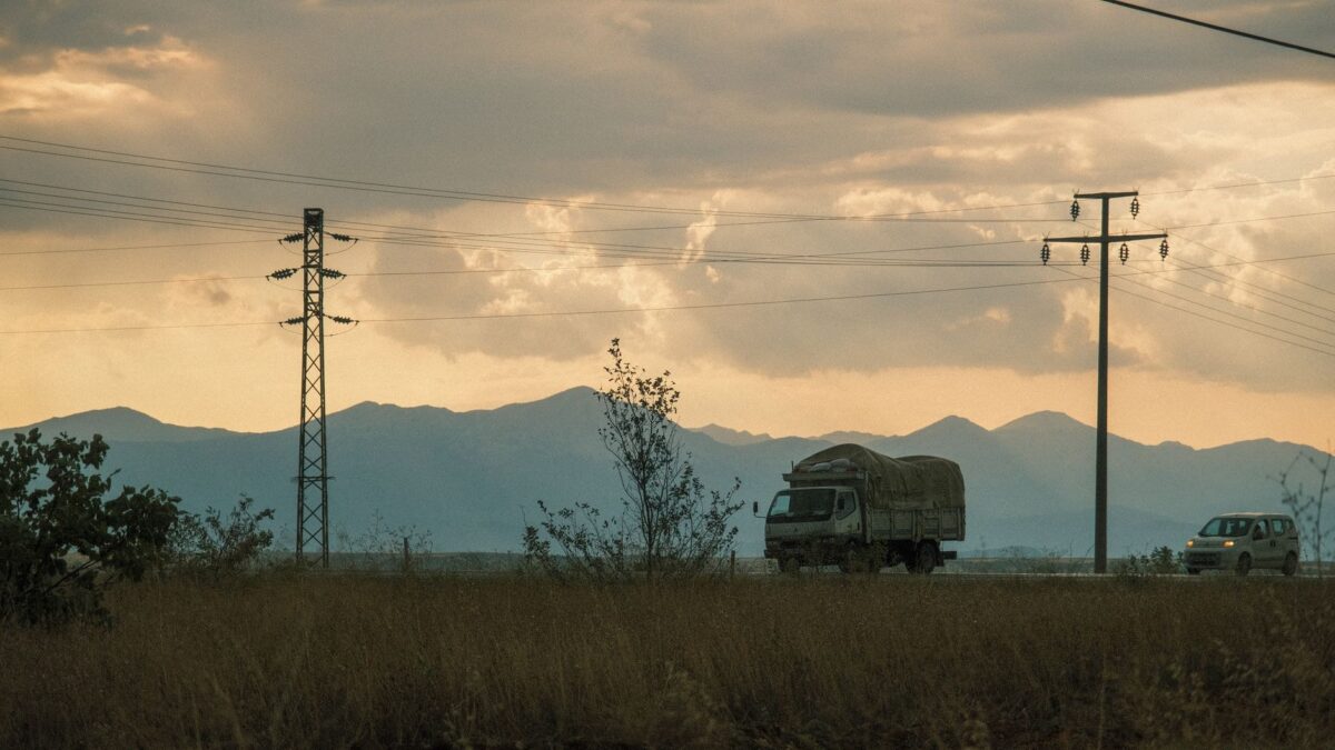 Transportatorii pot primi până la 100% din diferența de preț dintre un camion electric și unul diesel