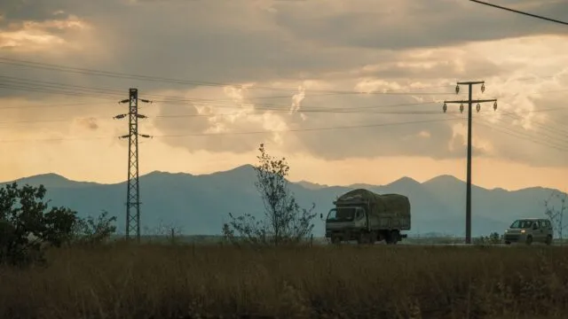 Transportatorii pot primi până la 100% din diferența de preț dintre un camion electric și unul diesel