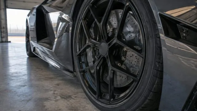 Lamborghini Revuelto SV are 1.050 CP, dar frânele fac diferența în testul pe circuit