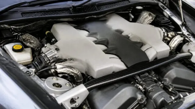 Cinci mașini clasice cu motor V12 rămân relativ accesibile, dar întreținerea schimbă calculul