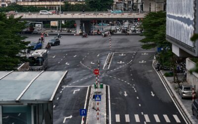 Când vor putea motocicliștii folosi benzile de autobuz și cum vor înainta pe lângă coloanele oprite
