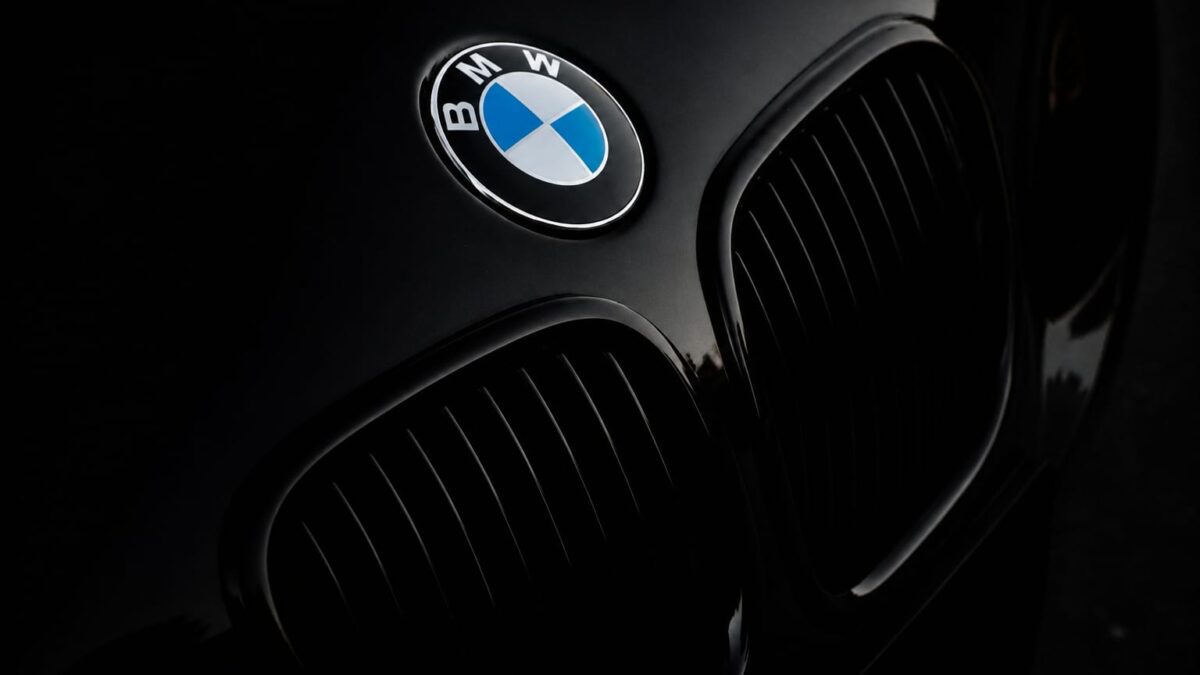 Angajații BMW cer plecarea voluntară, atrași de compensații care ar depăși în unele cazuri 650.000 de euro