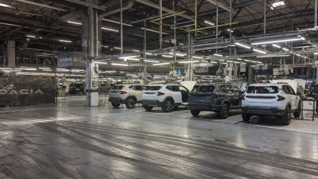 Dacia oferă prime între 45.000 și 210.000 de lei, după vechime, angajaților care aleg să plece