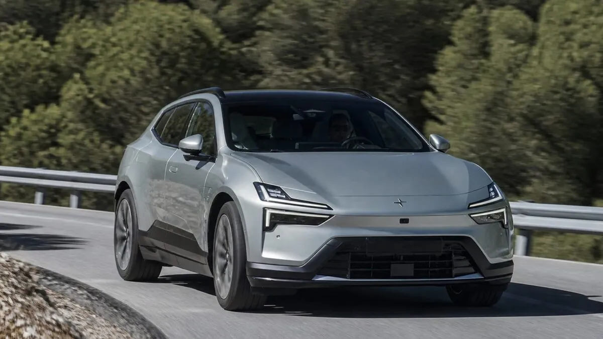 Polestar 4 SUV oferă mai mult spațiu la un preț sub Coupé, dar încarcă mai lent decât BMW iX3 1 Polestar 4 SUV oferă mai mult spațiu la un preț sub Coupé, dar încarcă mai lent decât BMW iX3