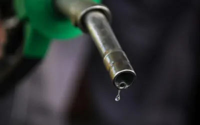 Benzina ajunge la 10,01 lei, iar motorina la 11,11 lei în România. Cum stăm față de media UE