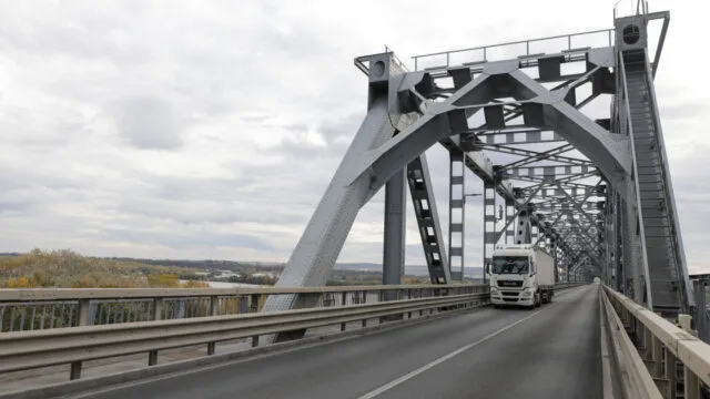Pe Podul Giurgiu-Ruse se va circula alternativ, zi și noapte, din 28 octombrie până pe 4 decembrie