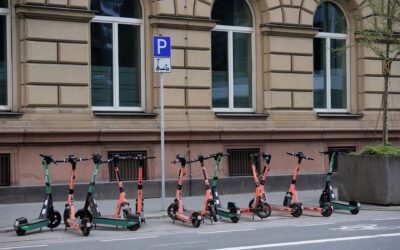 Unde poate circula trotineta electrică și ce reguli sunt propuse pentru cască