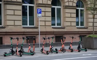 Unde poate circula trotineta electrică și ce reguli sunt propuse pentru cască