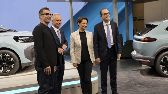 Renault ia în calcul electrice cu autonomie extinsă, fără să mizeze pe hibridele cu încărcare la priză 14 Renault ia în calcul electrice cu autonomie extinsă, fără să mizeze pe hibridele cu încărcare la priză