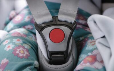 Scaunul copilului poate deveni nesigur chiar după un impact ușor. Cum se solicită banii pentru înlocuire