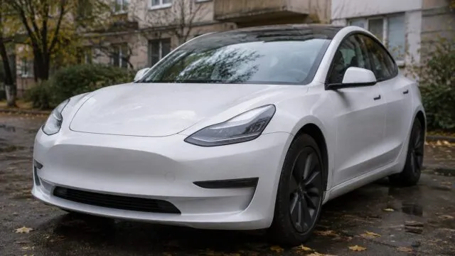 Profitul Tesla scade cu 43% pe fondul cheltuielilor pentru Optimus și taxiuri fără șofer