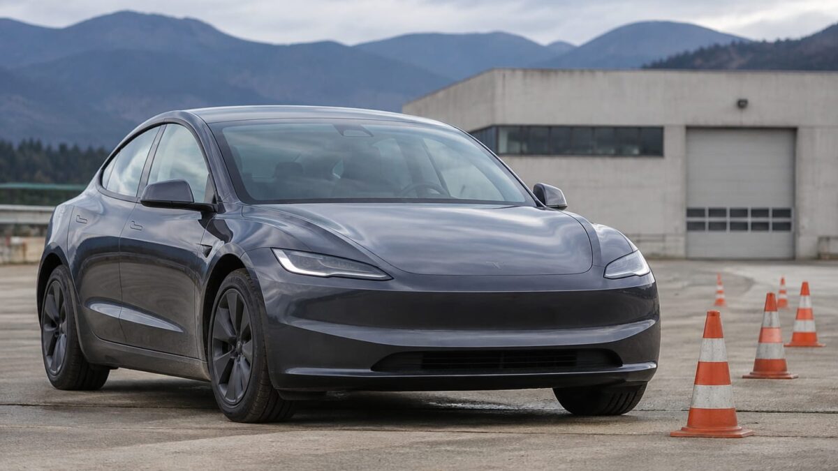 Tesla a cerut schimbări la testele europene de asistență la conducere, contestând o factură de 365.000 de euro