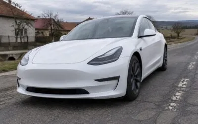 Tesla trece la Assisted Driving după discuțiile cu Germania. Funcțiile din România depind în continuare de aprobări