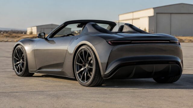 Tesla promite un Roadster care se ridică în aer. Varianta nu este omologată pentru drumurile publice