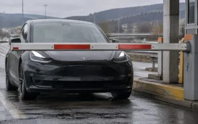 Tesla primește undă verde în Letonia pentru TAD, dar un test a cerut frânare manuală la o barieră 3 Tesla primește undă verde în Letonia pentru TAD, dar un test a cerut frânare manuală la o barieră