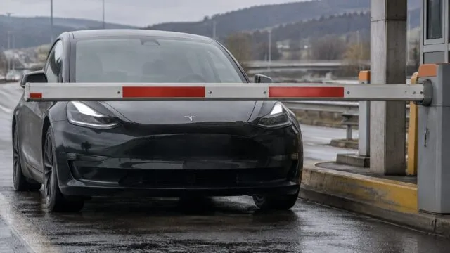 Tesla primește undă verde în Letonia pentru TAD, dar un test a cerut frânare manuală la o barieră