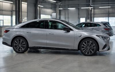Mercedes-Benz a ciocnit lateral două CLA la 56 km/h pentru a verifica protecția ocupanților și a bateriei