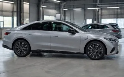 Mercedes-Benz a ciocnit lateral două CLA la 56 km/h pentru a verifica protecția ocupanților și a bateriei