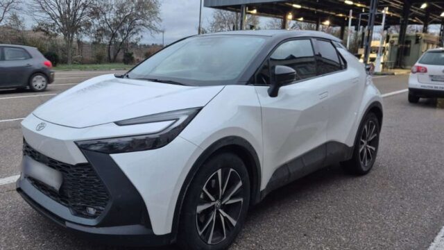Polițiștii au reținut la Albița o Toyota furată în Italia. Cumpărătorul spune că a plătit 21.500 de euro