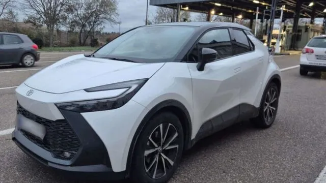 Polițiștii au reținut la Albița o Toyota furată în Italia. Cumpărătorul spune că a plătit 21.500 de euro