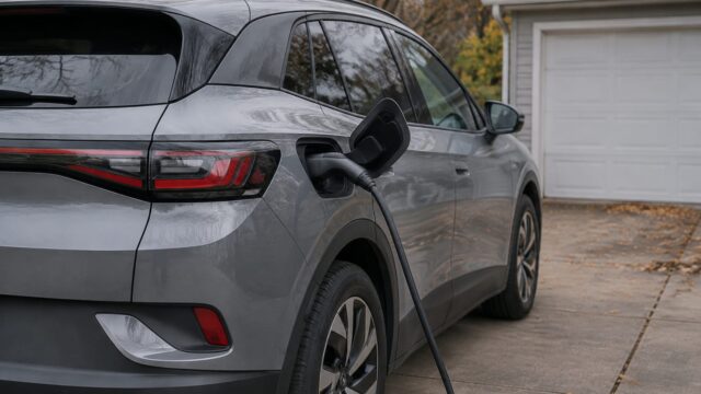 Volkswagen va limita automat încărcarea unor ID.4 din SUA la 80%, dacă proprietarii nu refuză măsura